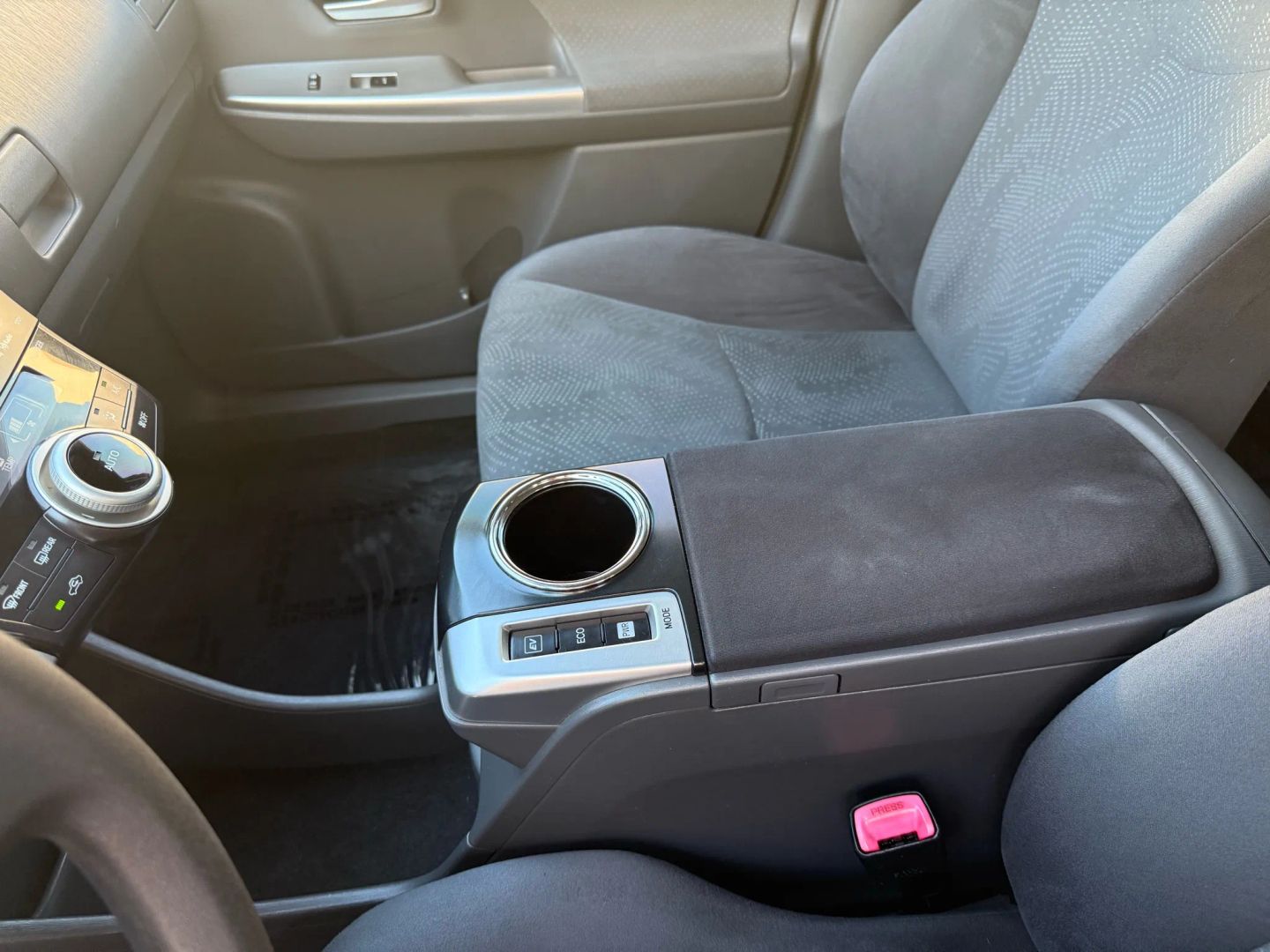 2014 Toyota Prius V Three photo 21
