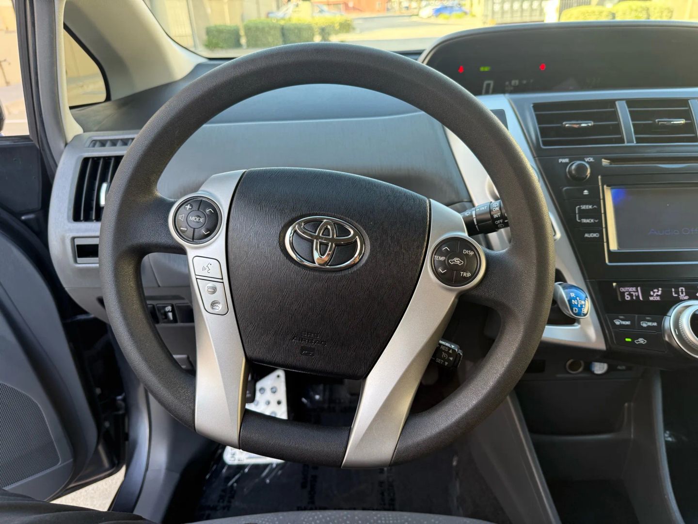 2014 Toyota Prius V Three photo 26