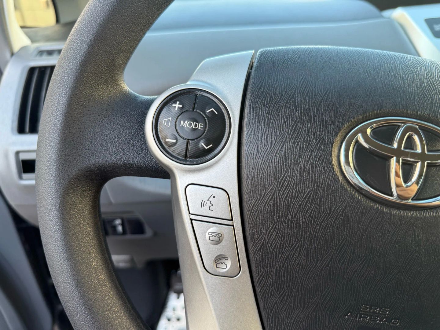 2014 Toyota Prius V Three photo 27