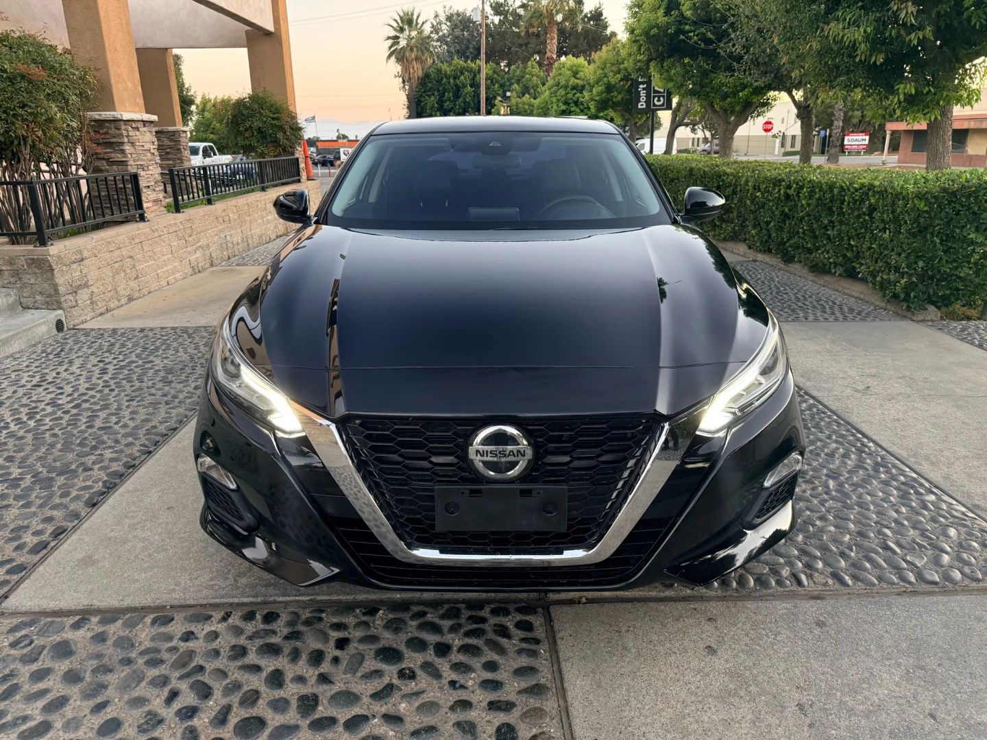 2021 Nissan Altima 2.5 SR photo 2