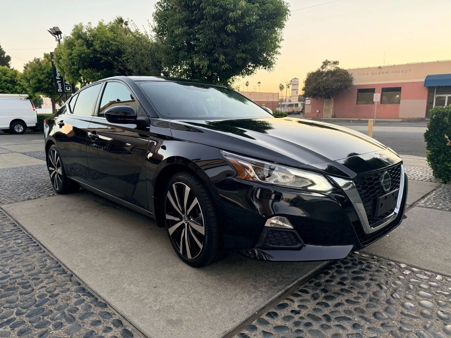 2021 Nissan Altima 2.5 SR photo 3
