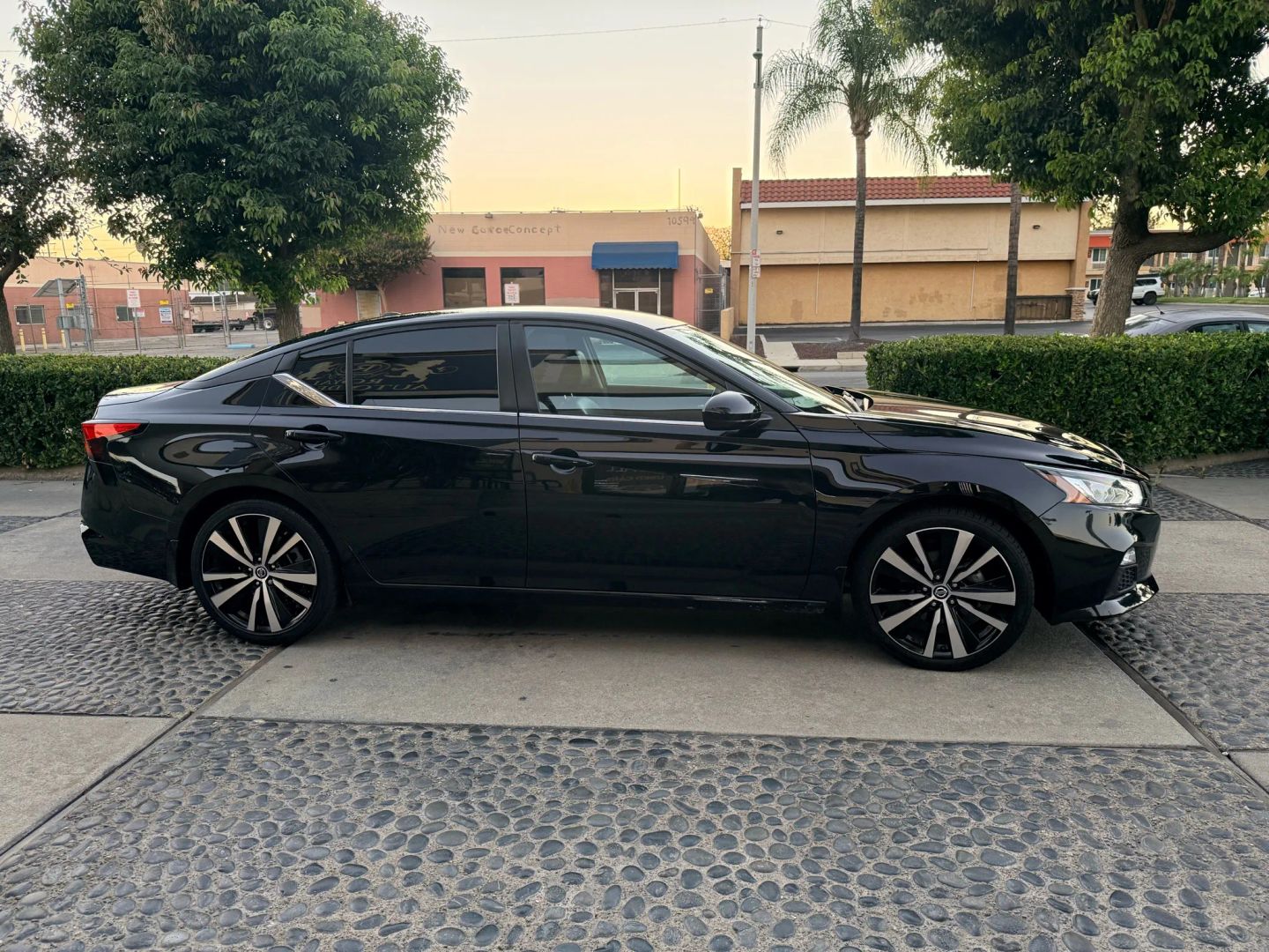 2021 Nissan Altima 2.5 SR photo 4
