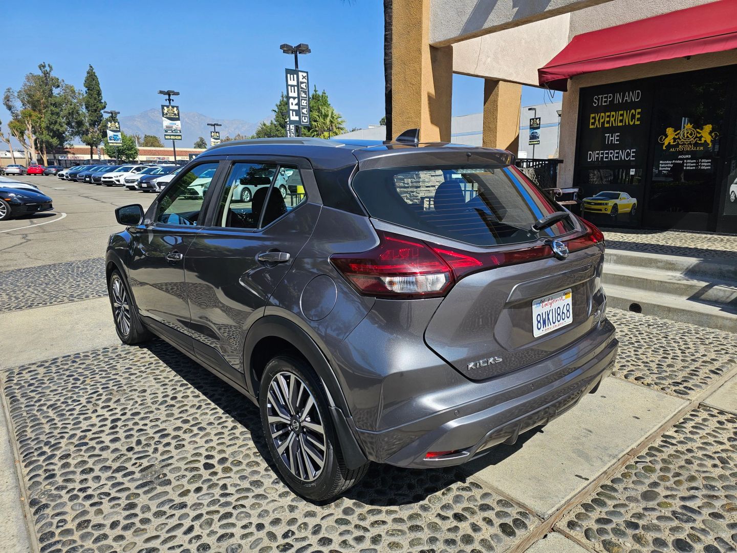 2021 Nissan Kicks SV photo 2