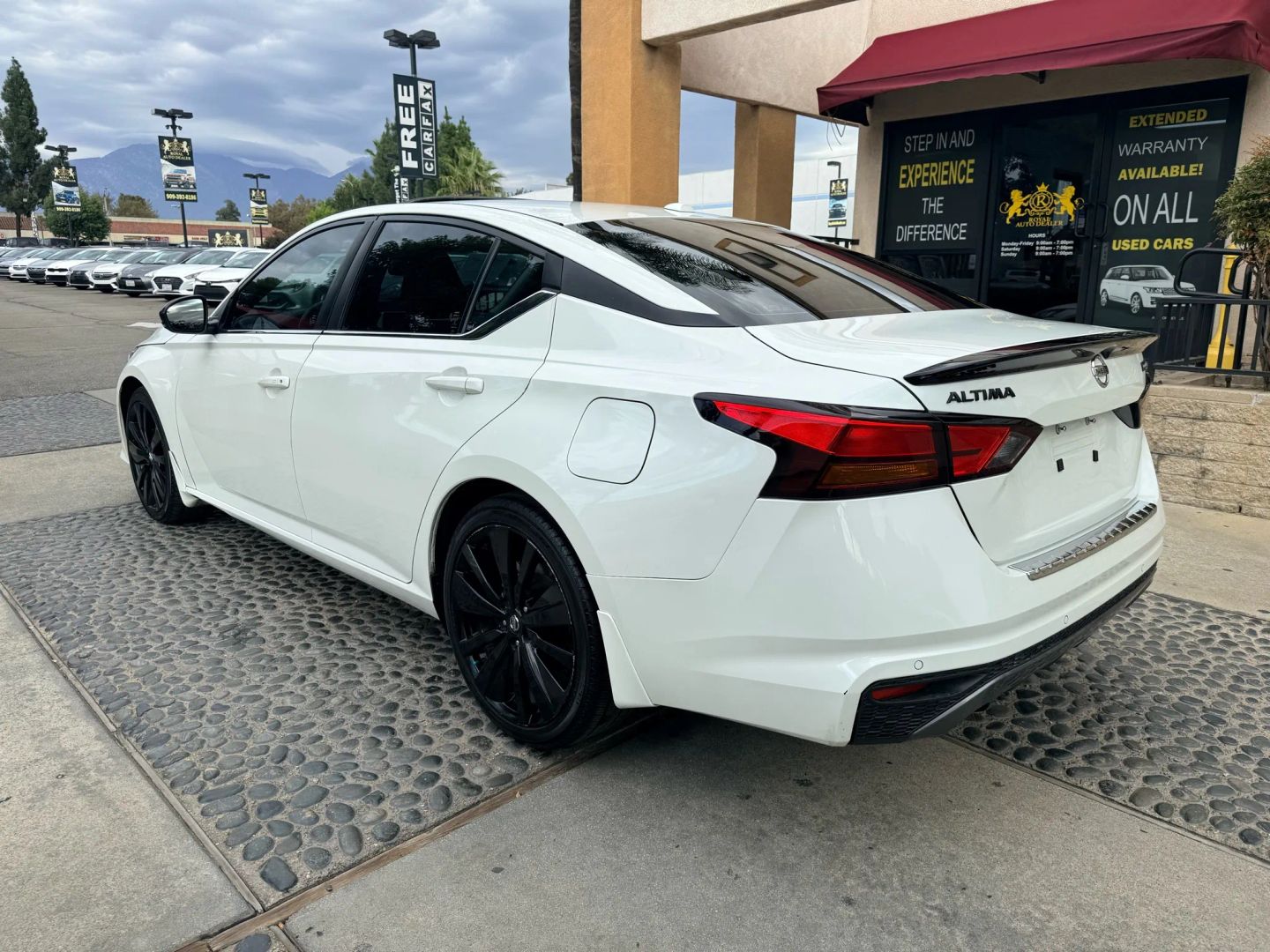 2022 Nissan Altima 2.5 SR photo 4