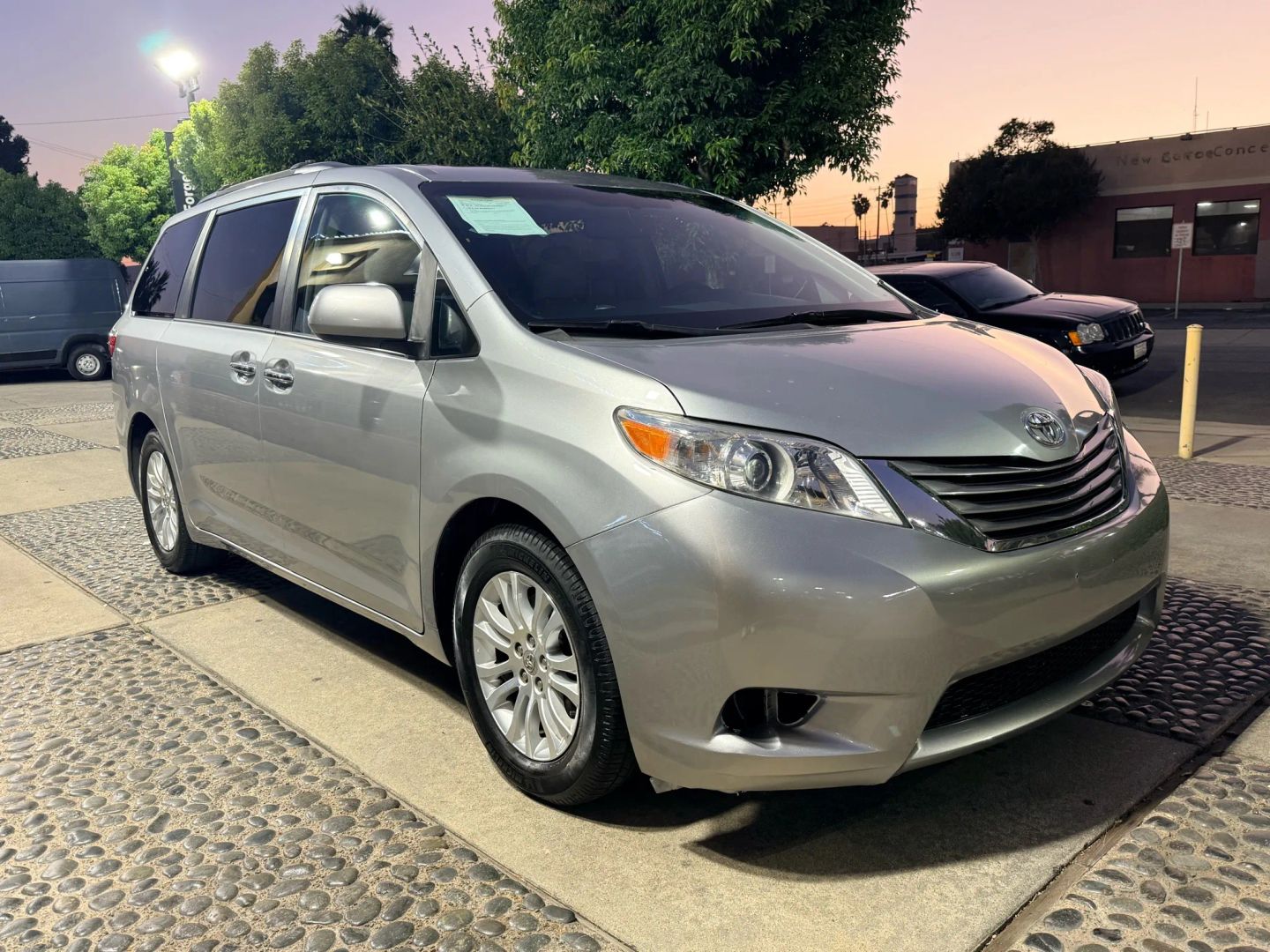 2016 Toyota Sienna XLE Premium photo 3