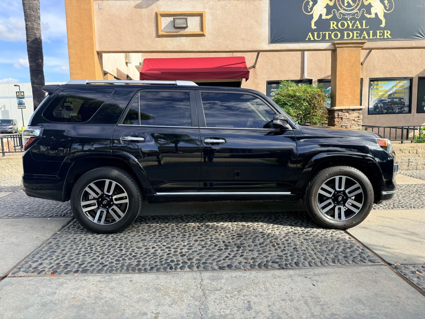 2017 Toyota 4Runner Limited SR5 Premium photo 3