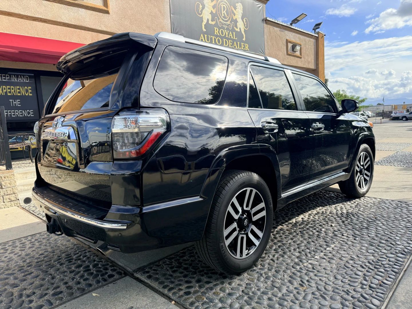 2017 Toyota 4Runner Limited SR5 Premium photo 4