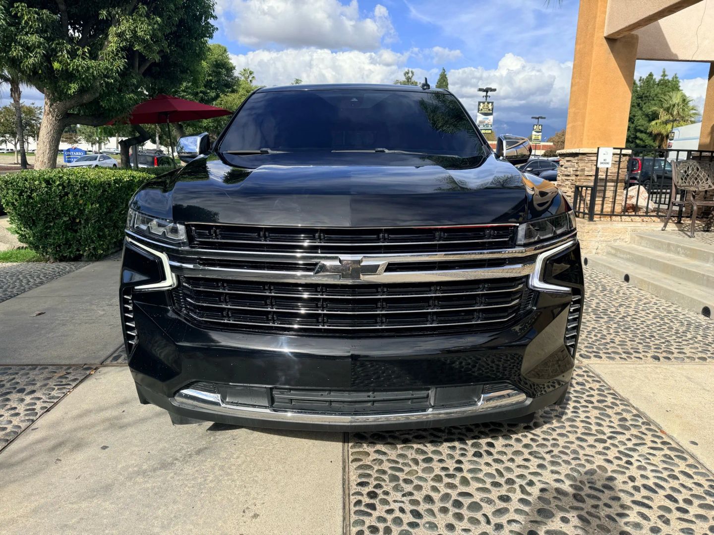 2021 Chevrolet Suburban LT photo 2