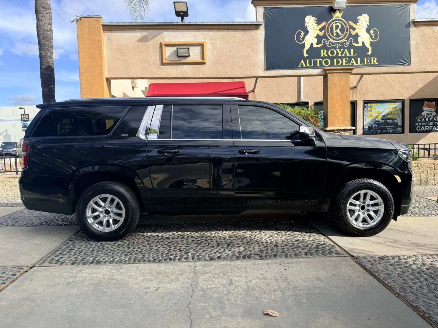 2021 Chevrolet Suburban LT photo 4