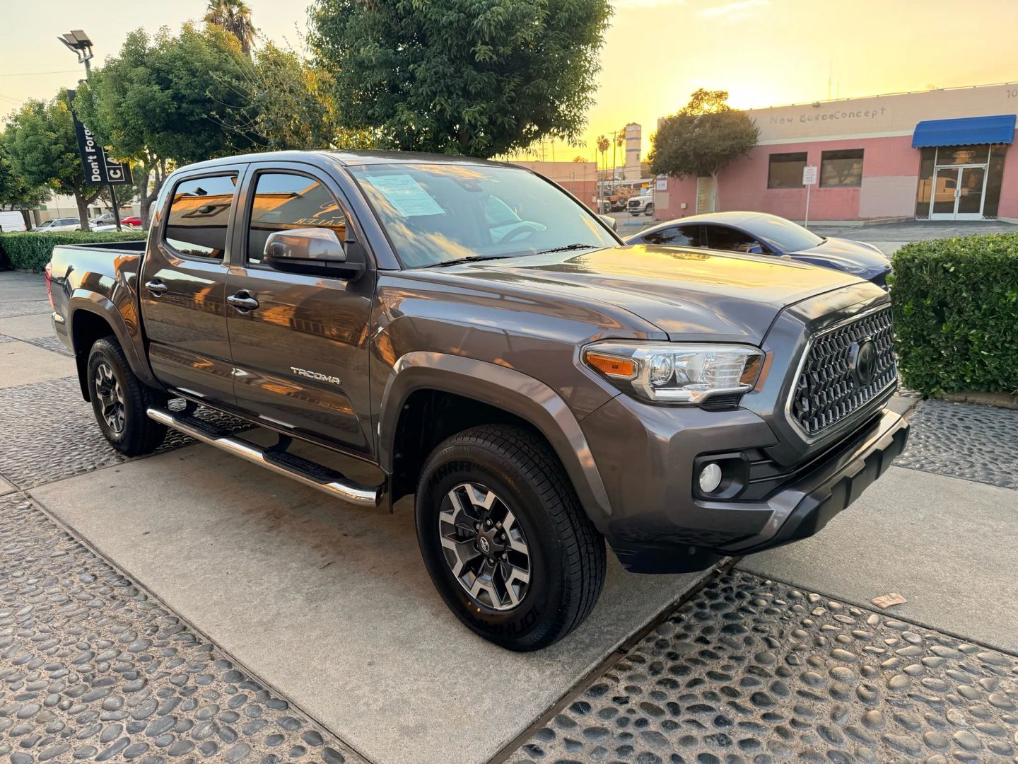 2018 Toyota Tacoma SR5 TRD Sport photo 3