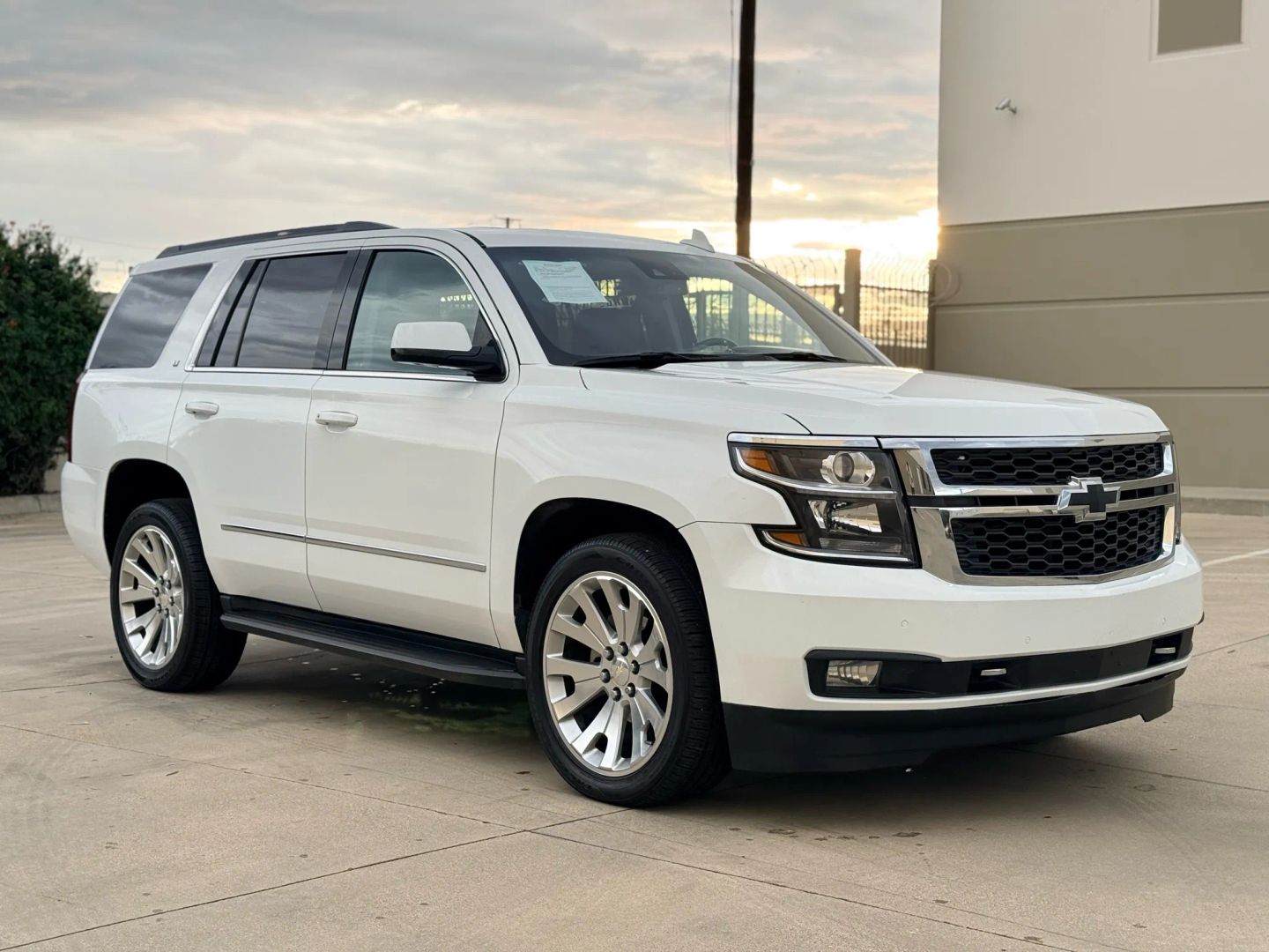 2017 Chevrolet Tahoe LT photo 3