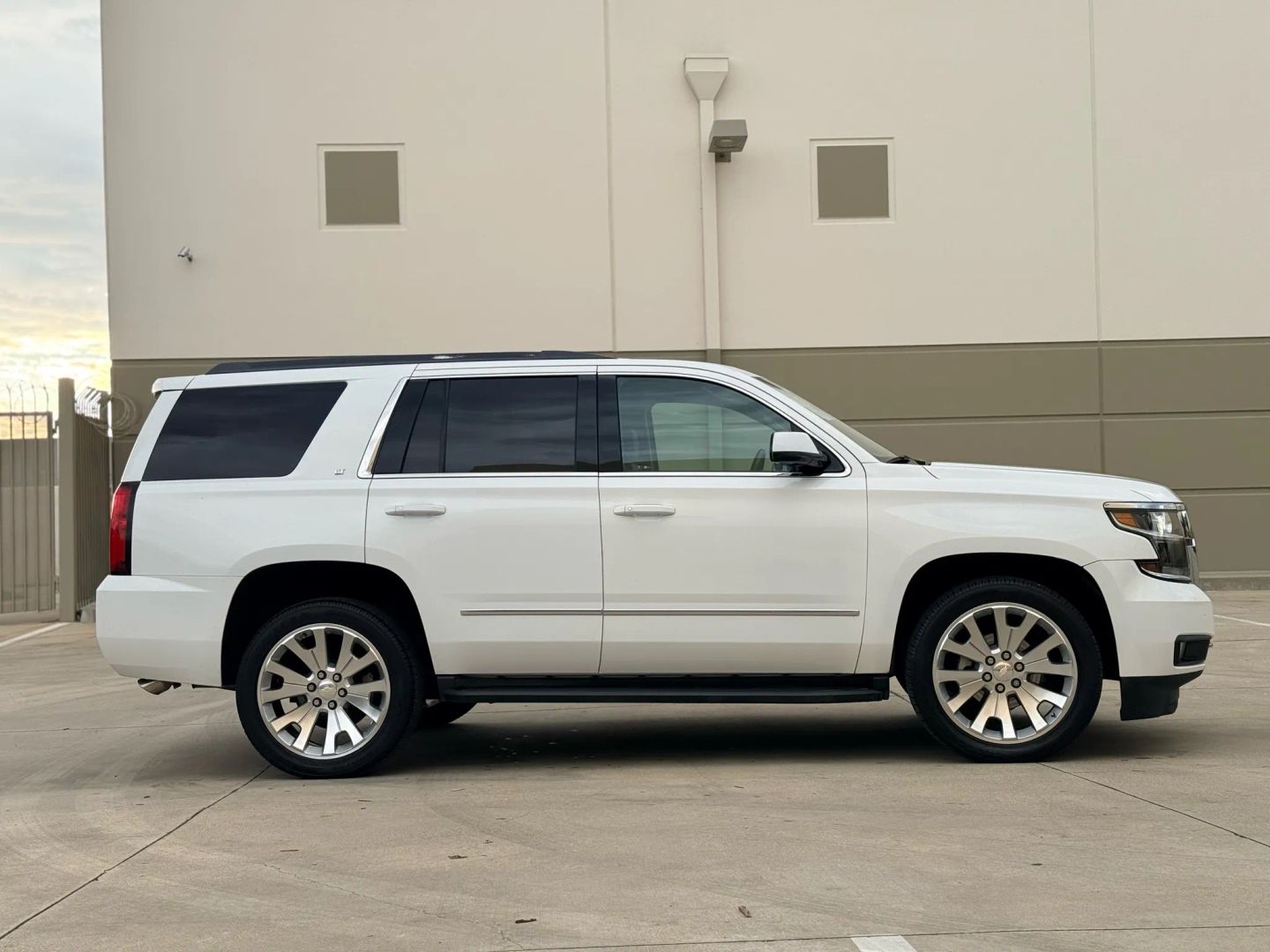 2017 Chevrolet Tahoe LT photo 4