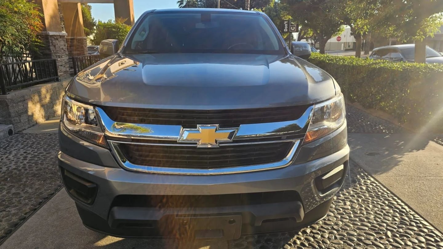 2019 Chevrolet Colorado LT photo 2