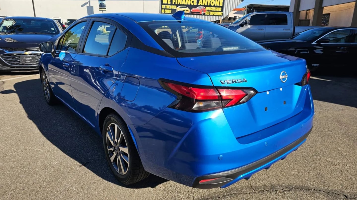 2023 Nissan Versa Sedan SV - Photo 4