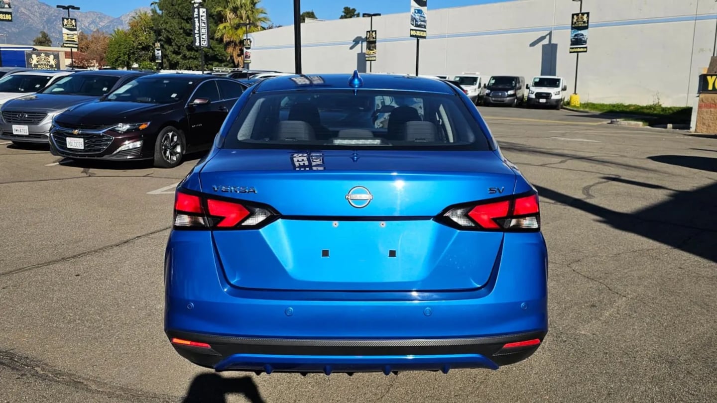 2023 Nissan Versa Sedan SV - Photo 5