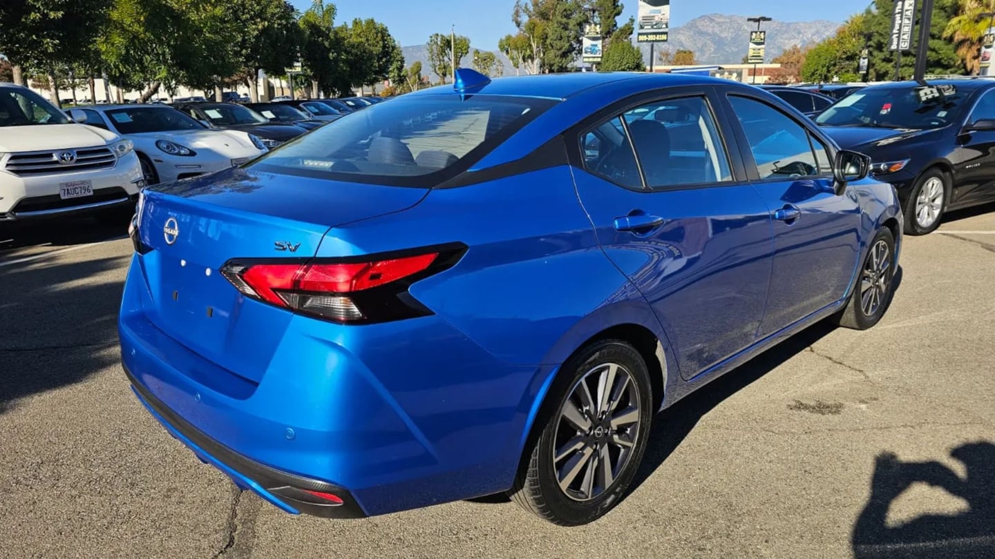 2023 Nissan Versa Sedan SV - Photo 6