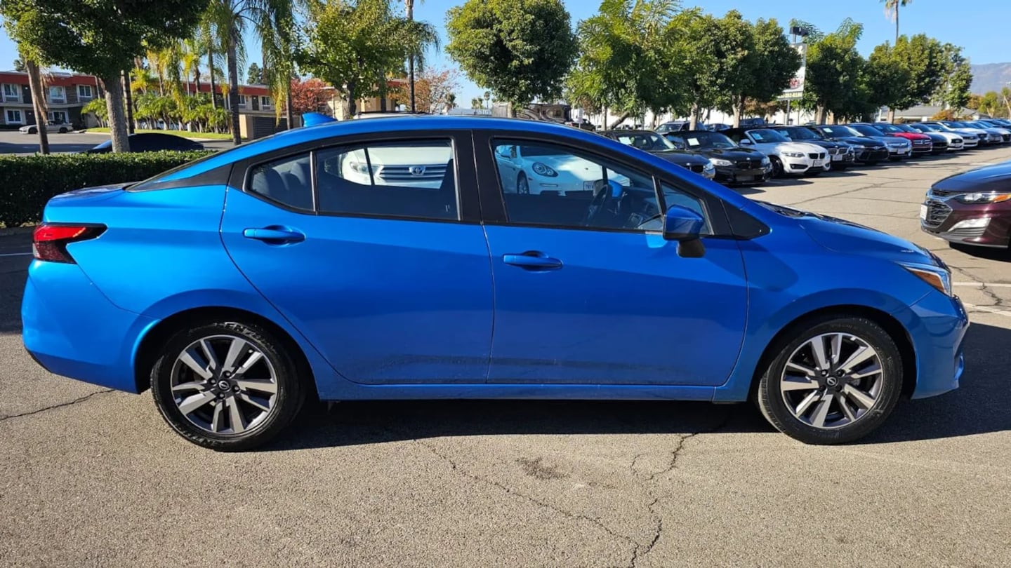 2023 Nissan Versa Sedan SV - Photo 7