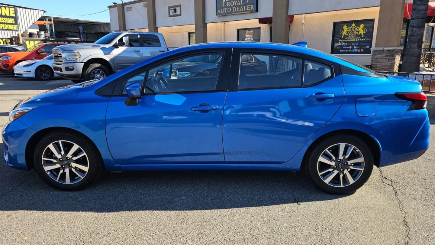 2023 Nissan Versa Sedan SV - Photo 8
