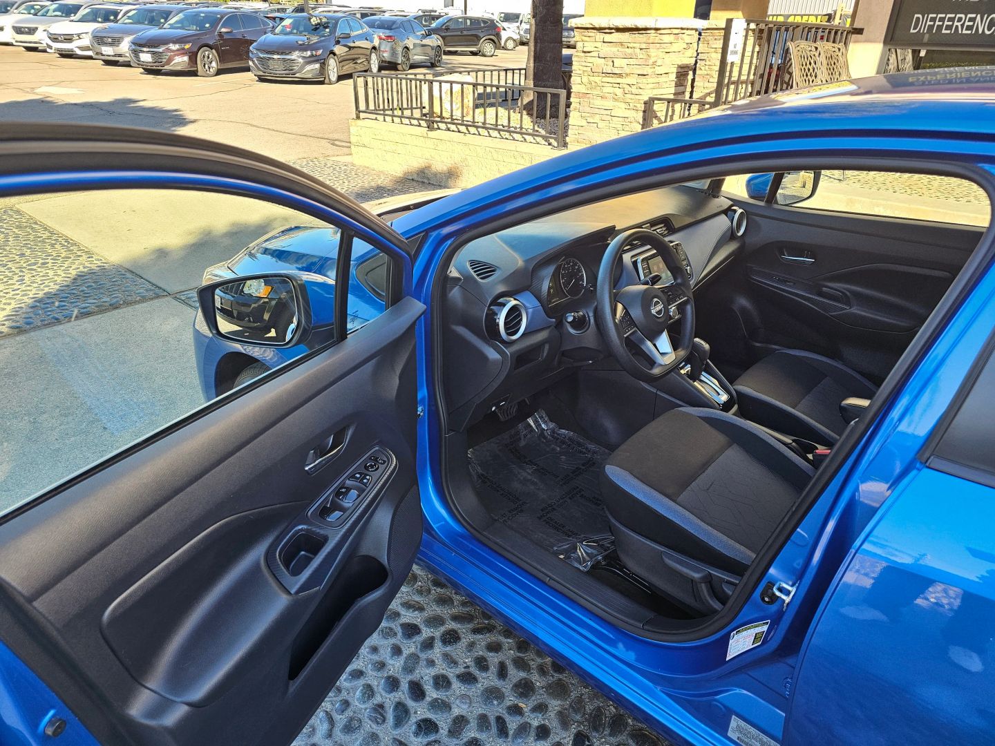 2023 Nissan Versa Sedan SV - Photo 9