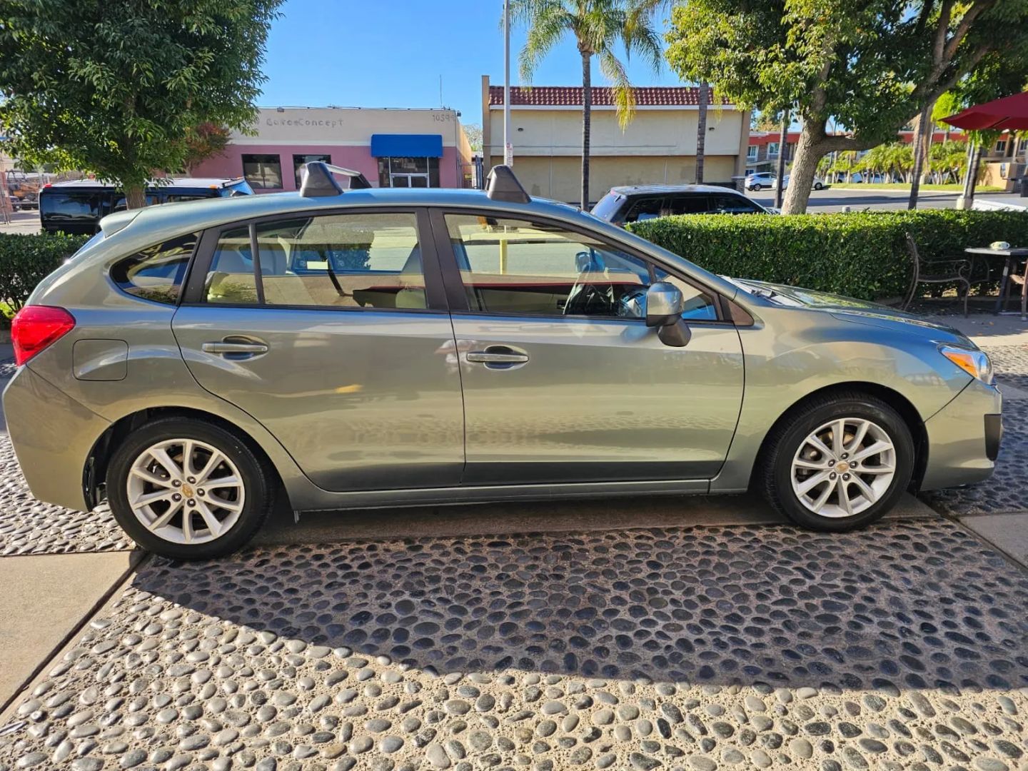 2014 Subaru Impreza 2.0i Premium photo 4