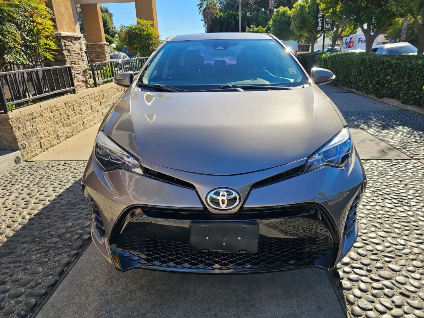 2017 Toyota Corolla SE photo 2