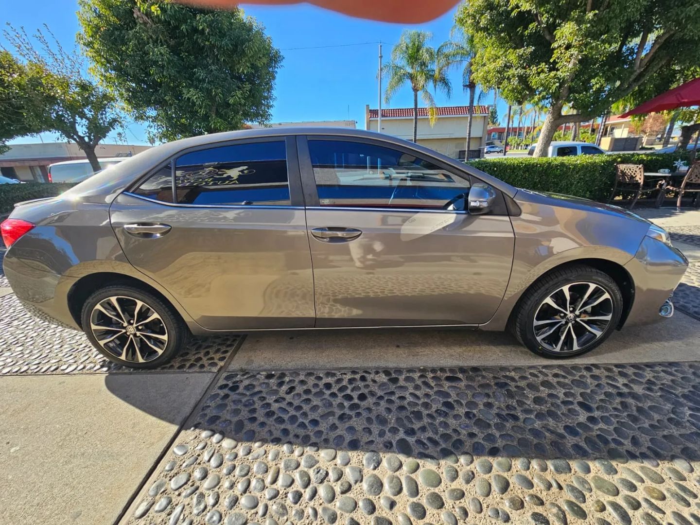 2017 Toyota Corolla SE photo 3