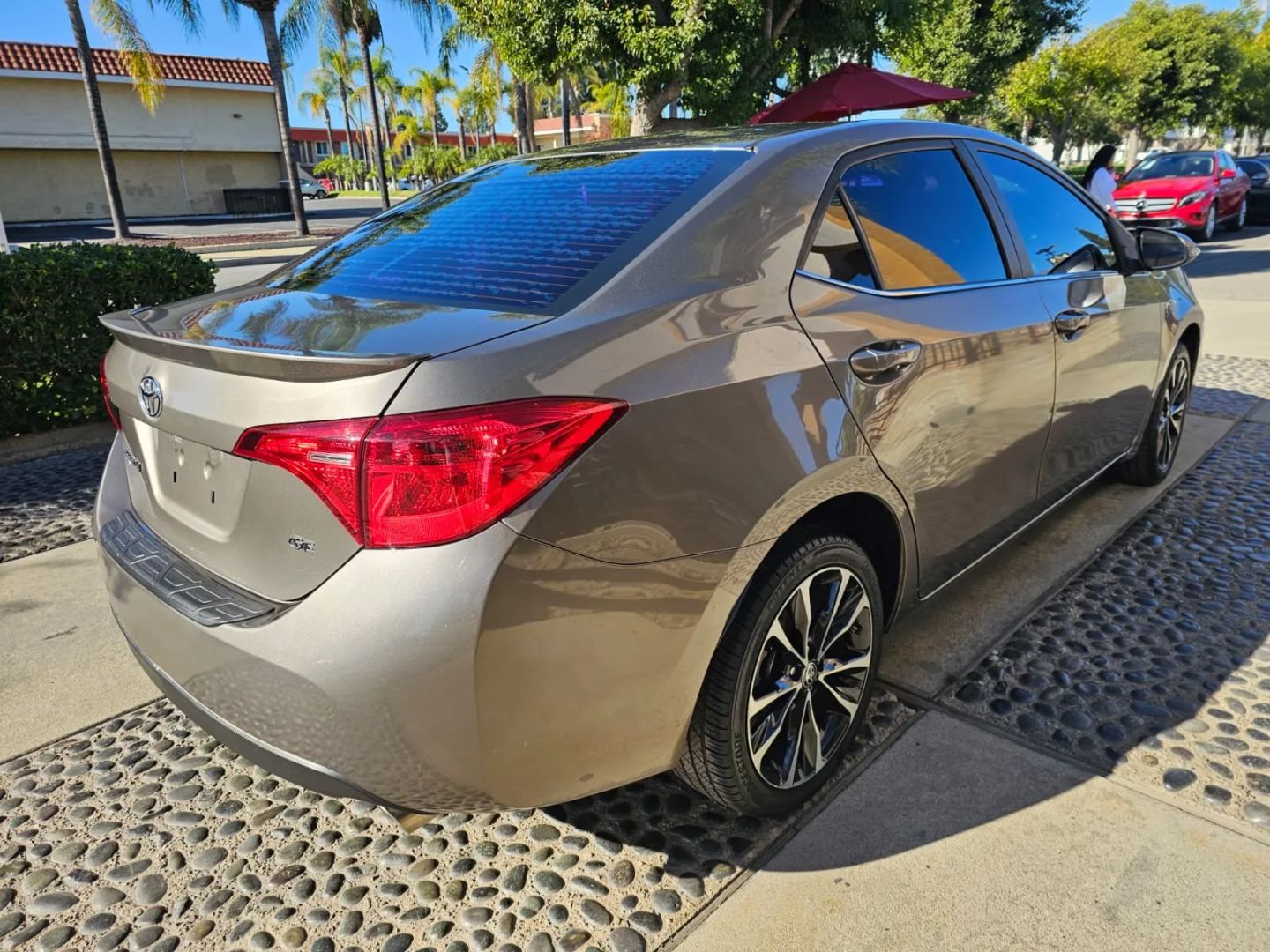 2017 Toyota Corolla SE photo 4