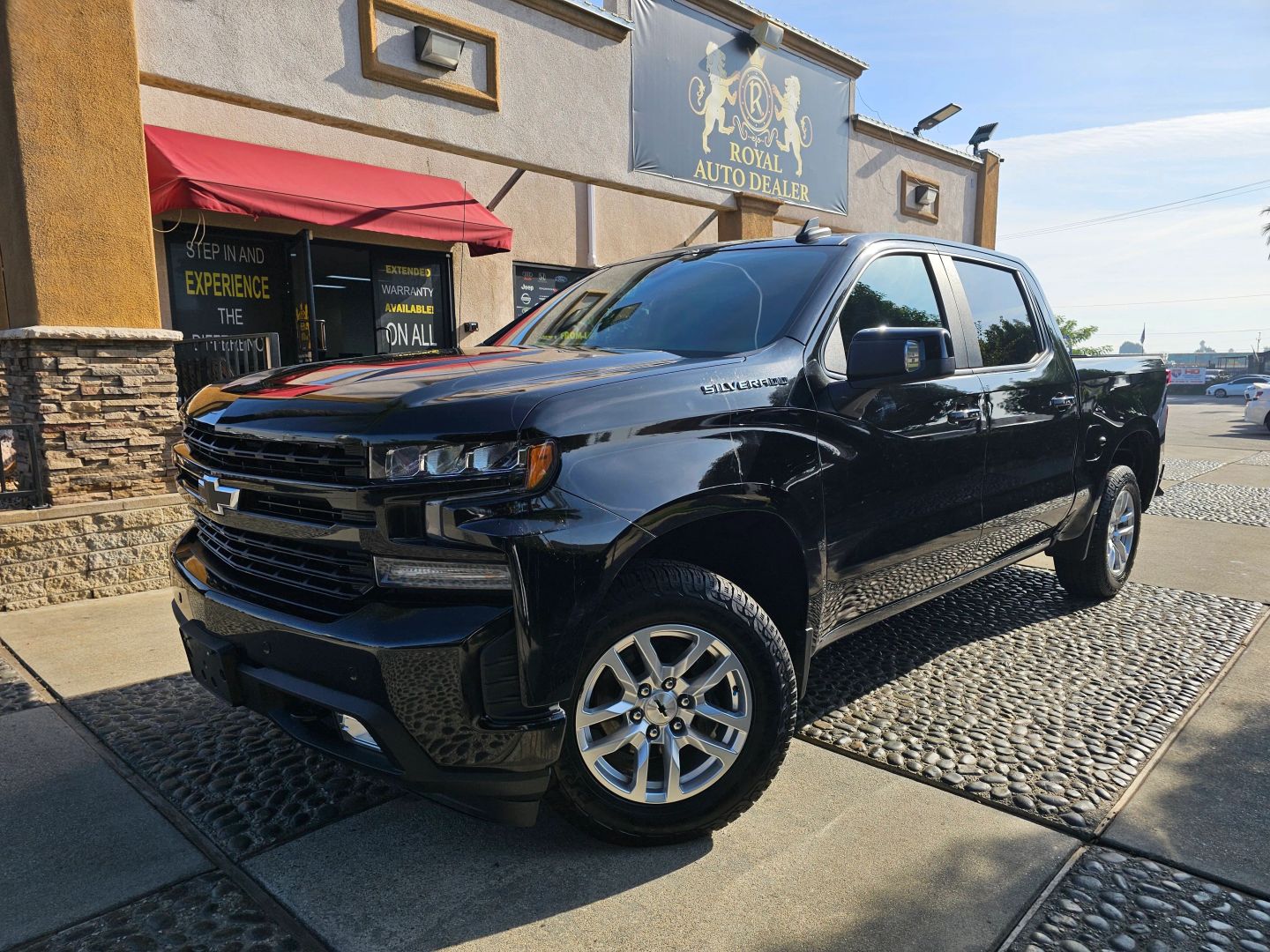 Chevrolet Silverado photo 2