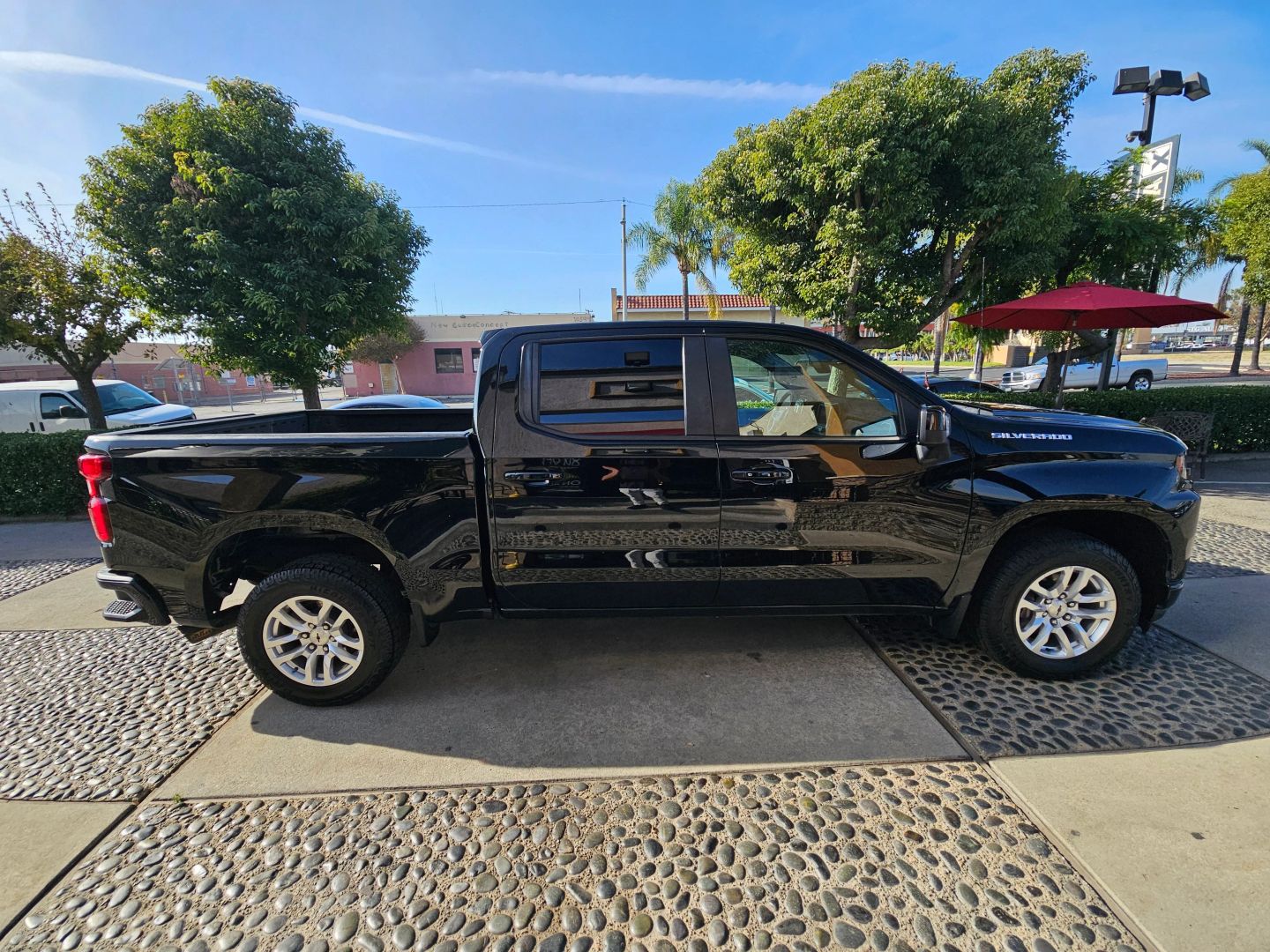 Photo 4 of this Chevrolet Silverado 1500