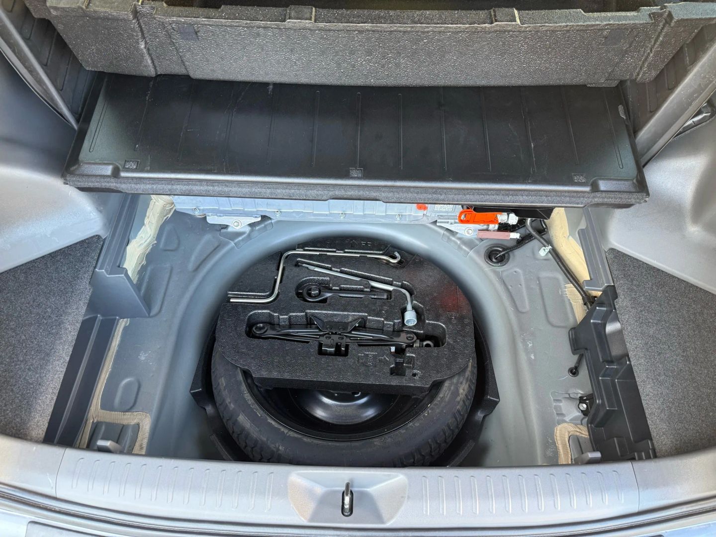 2014 Toyota Prius v Three - Photo 18