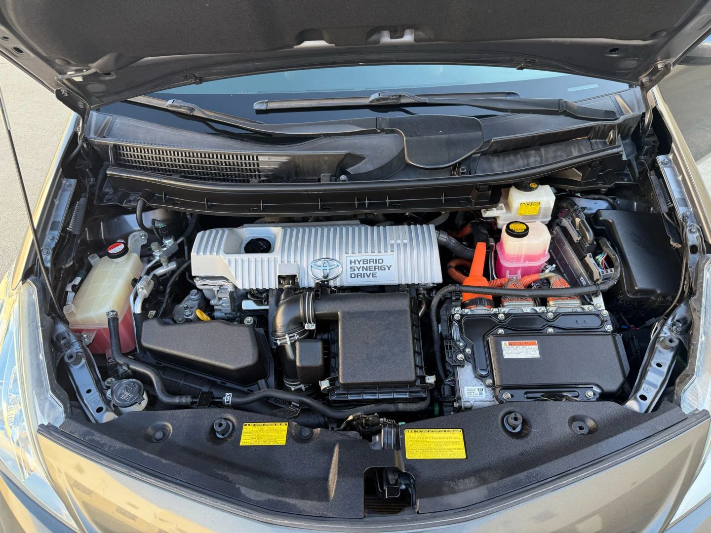 2014 Toyota Prius v Three - Photo 30
