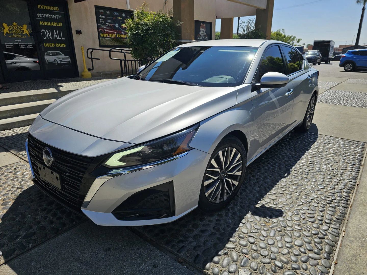 Nissan Altima photo 2