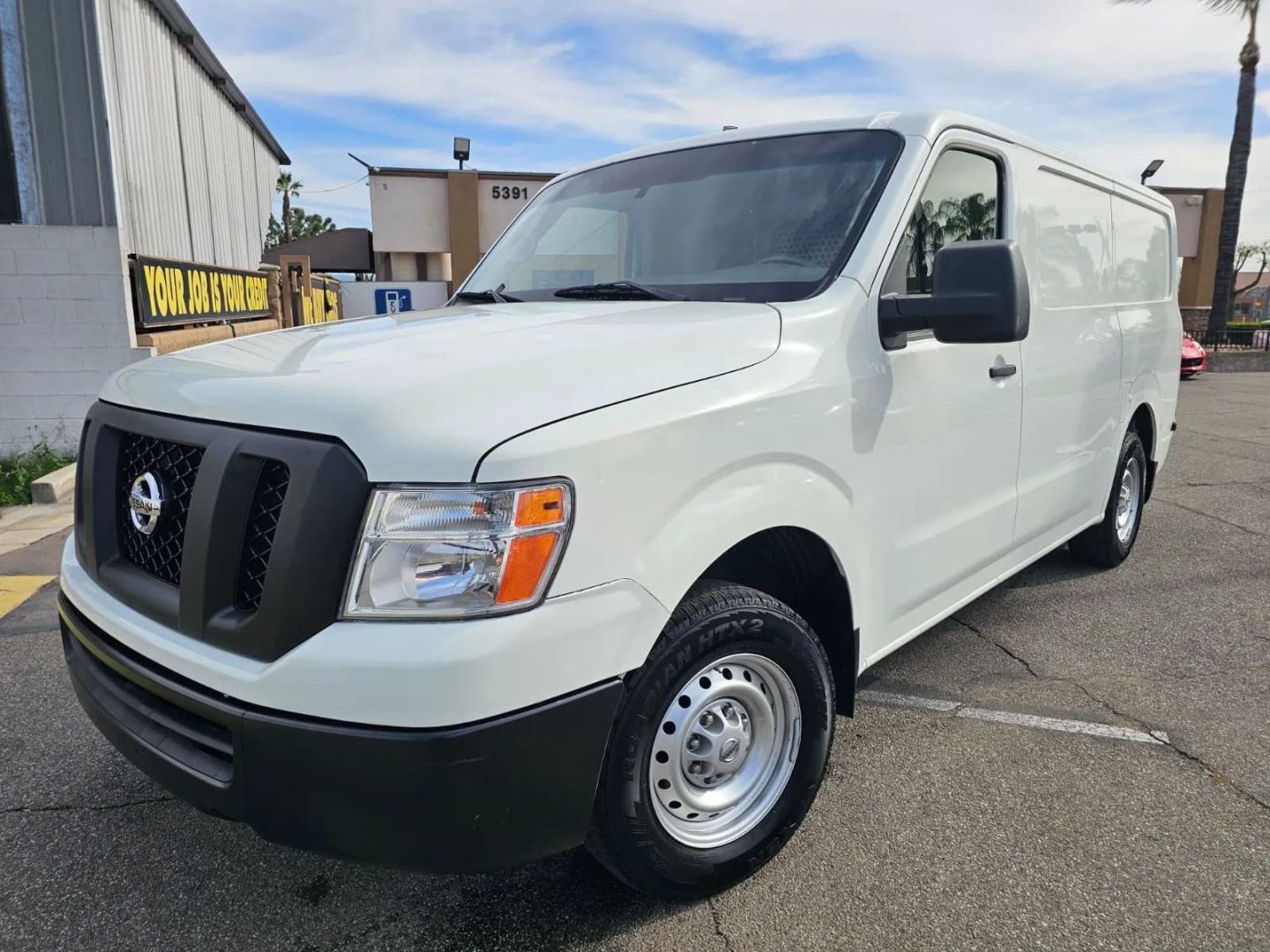 Nissan NV photo 2