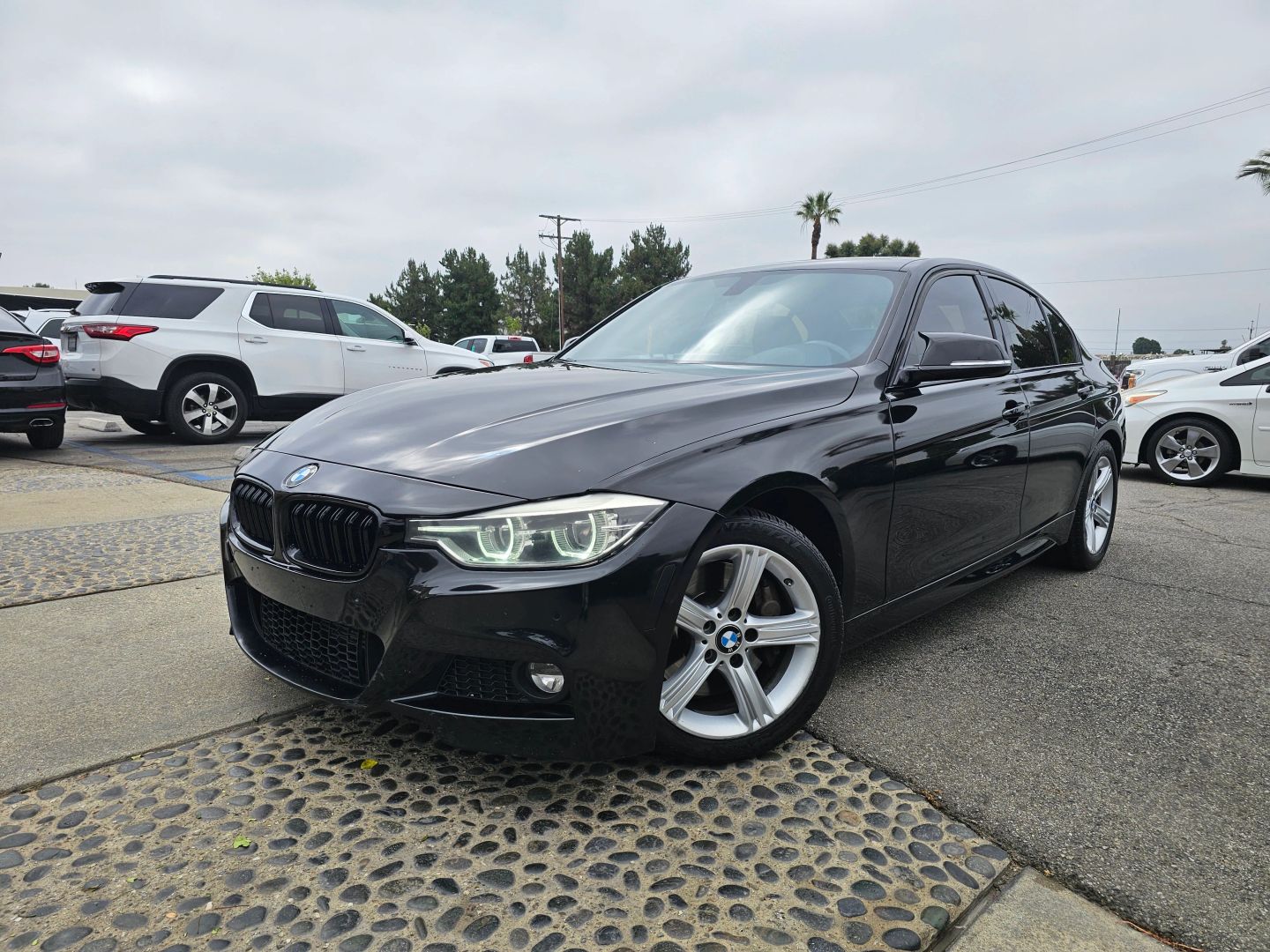 BMW 3 Series photo 2