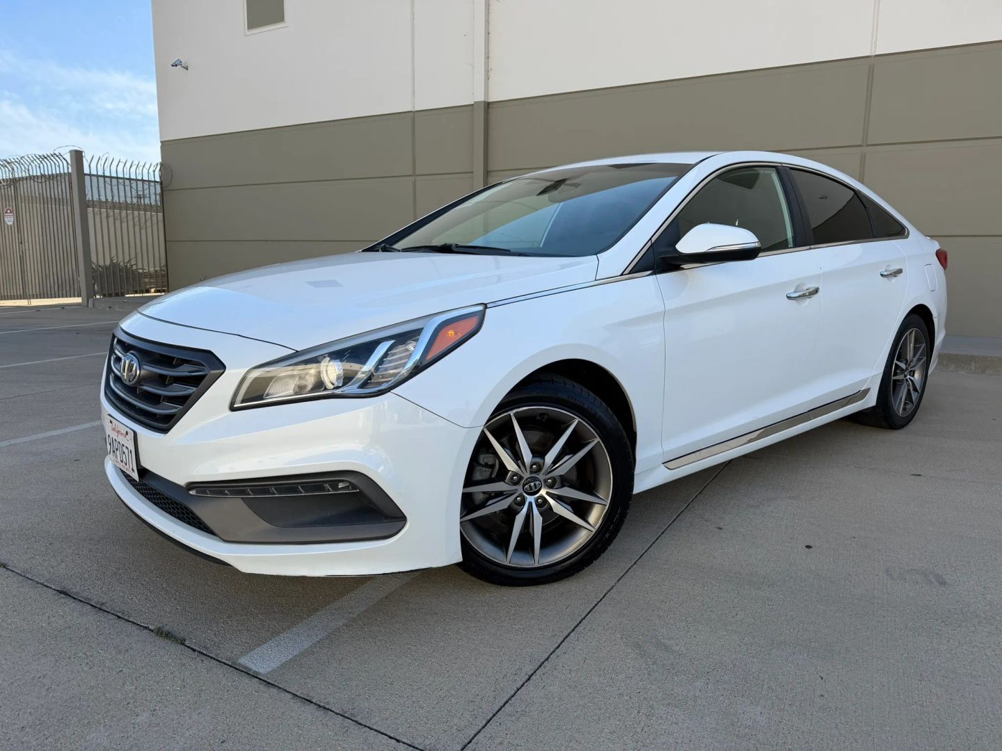 Hyundai Sonata photo 2