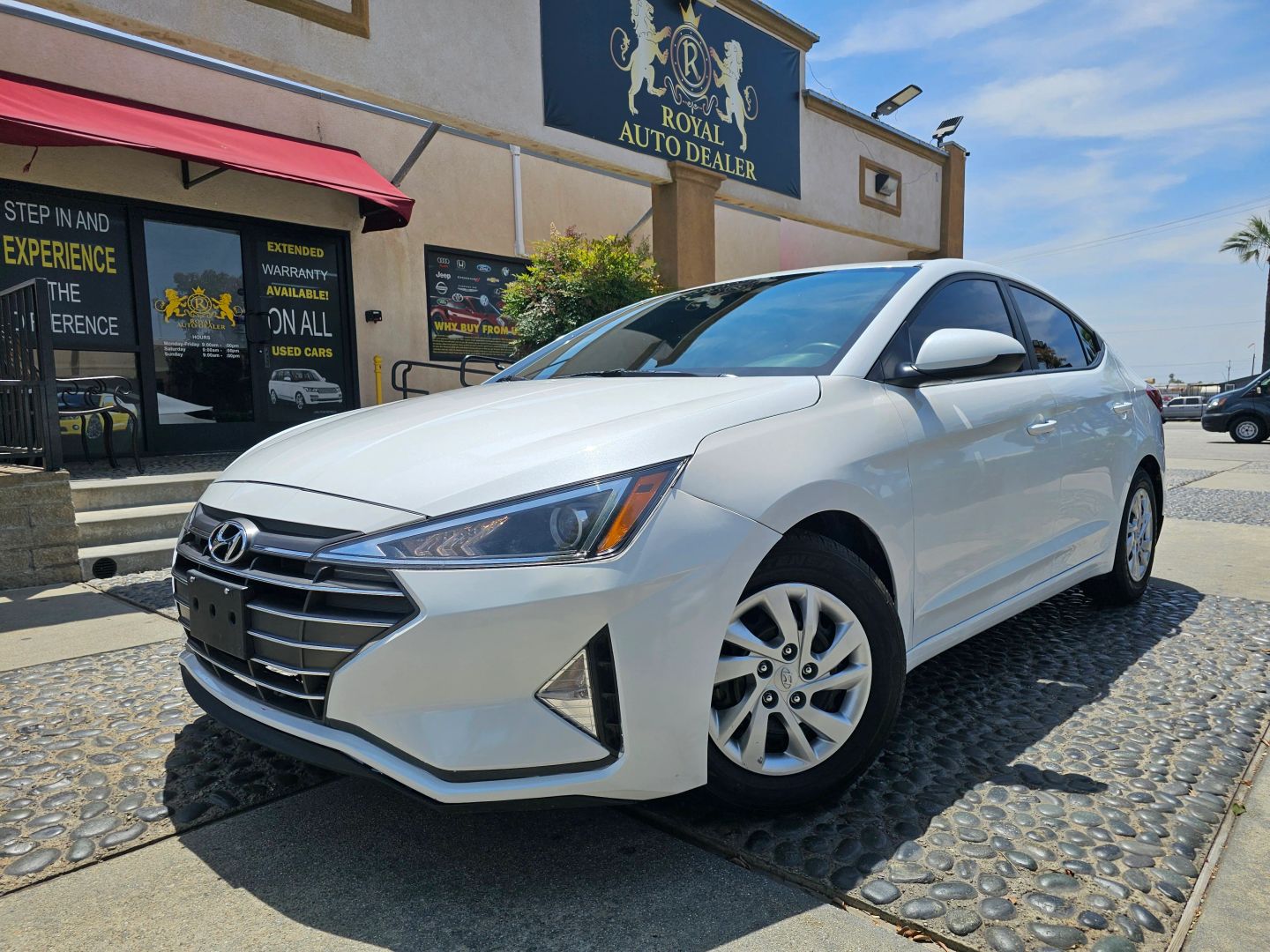 Hyundai Elantra photo 2