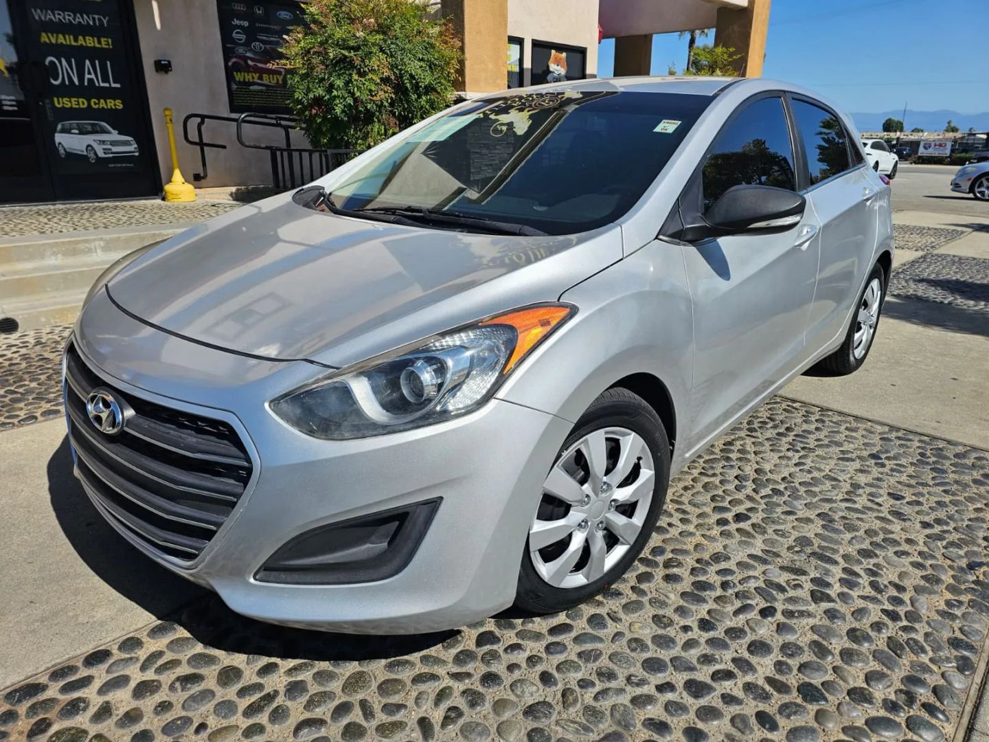 Hyundai Elantra GT photo 2