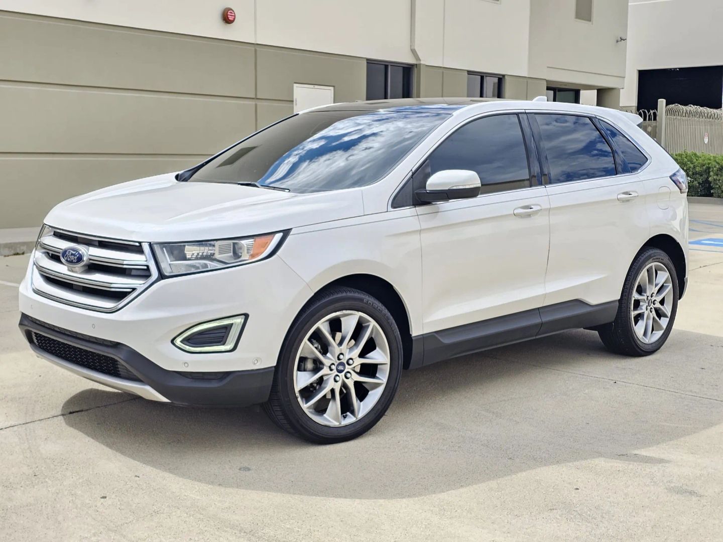 Ford Edge photo 2
