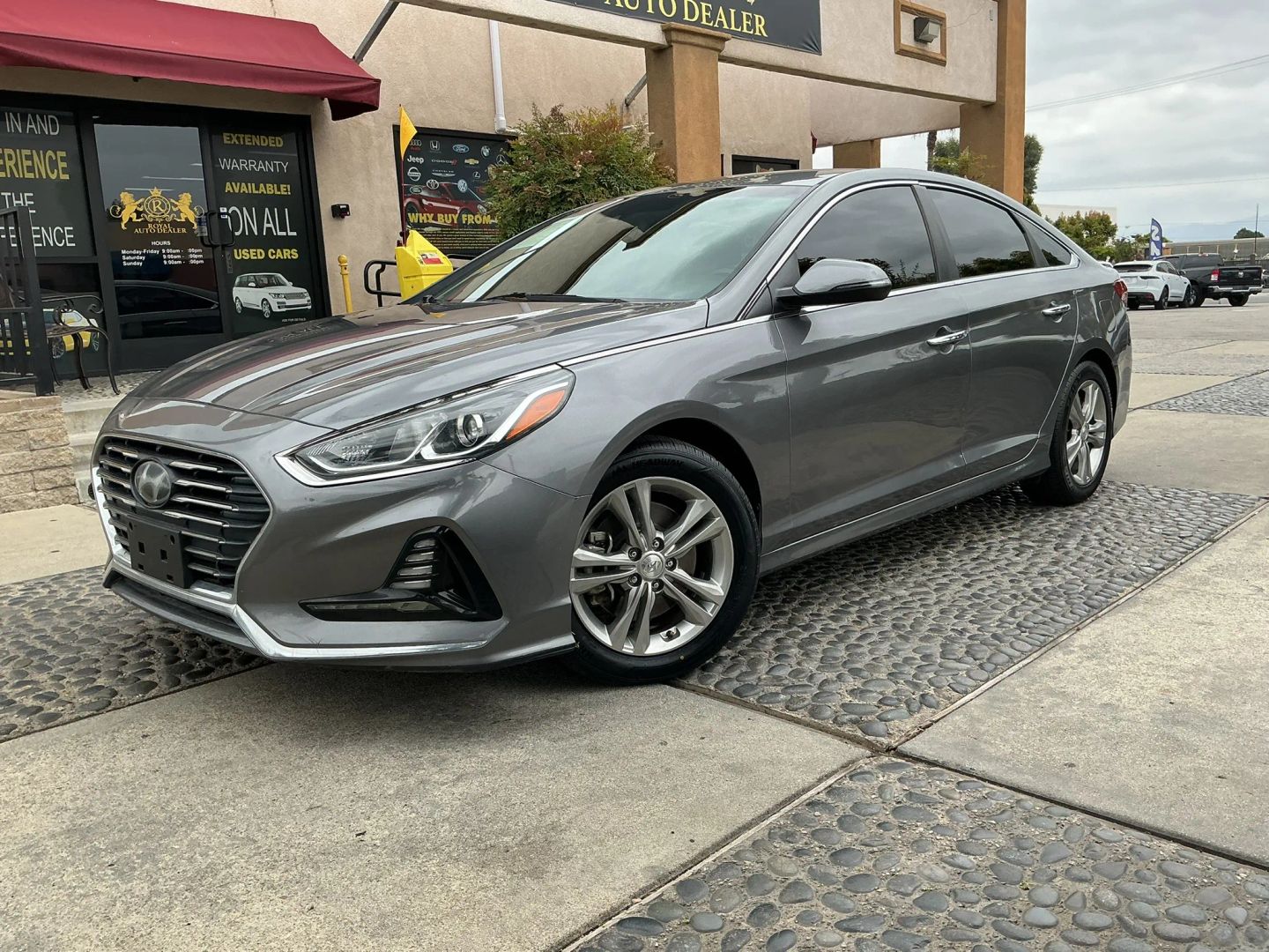 Hyundai Sonata photo 2