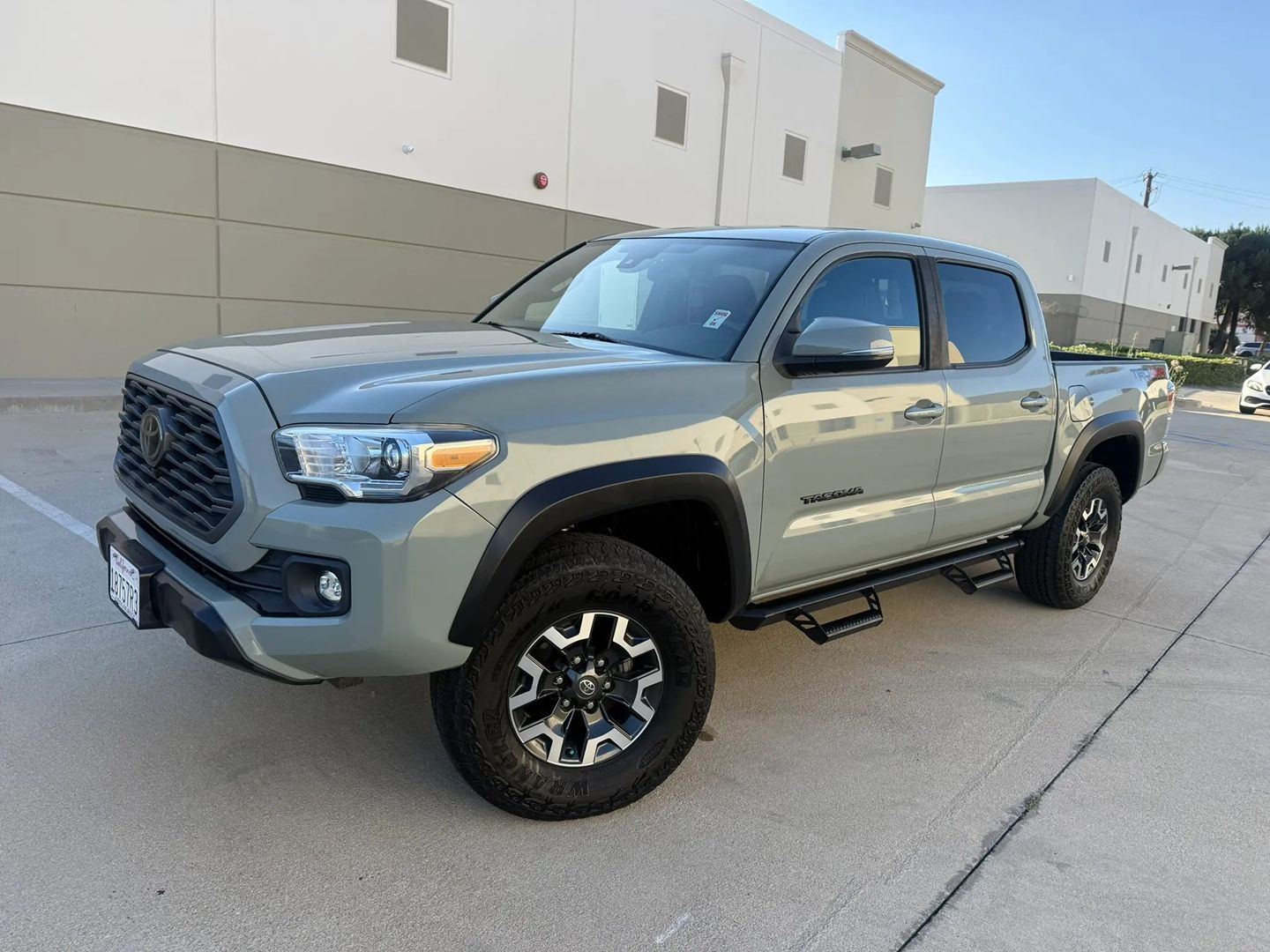 Toyota Tacoma photo 2