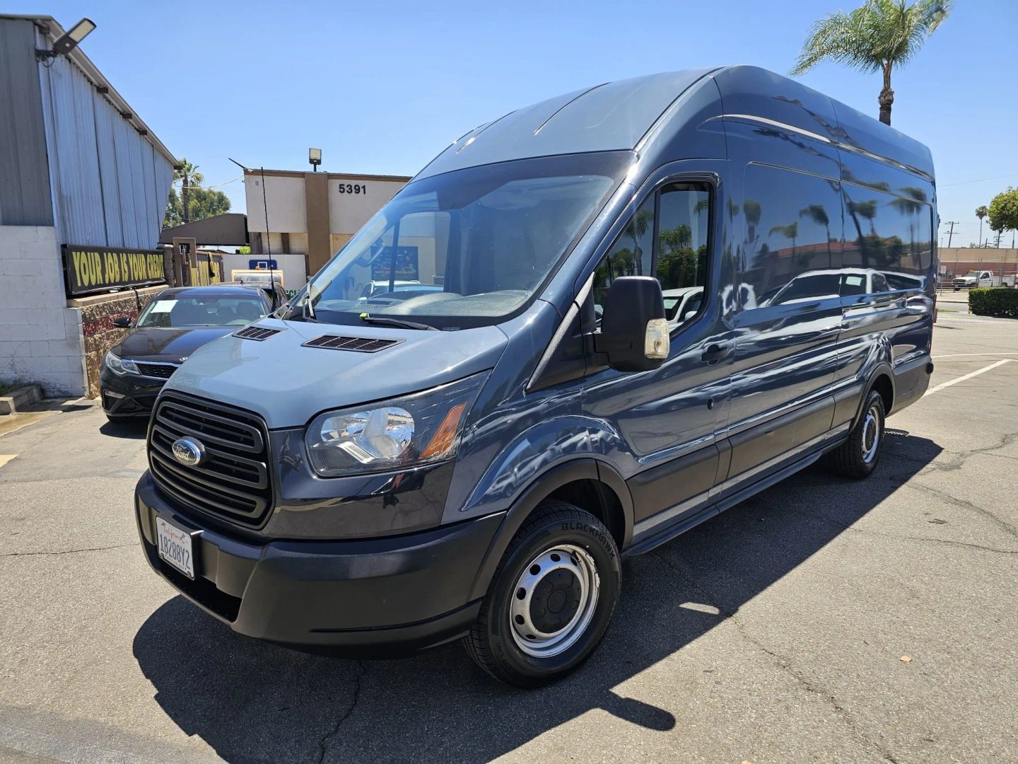 Ford Transit photo 2