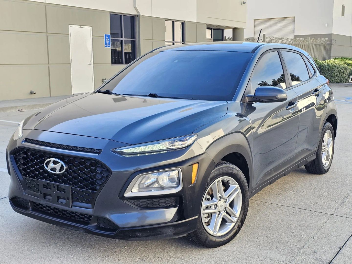 Hyundai Kona photo 2