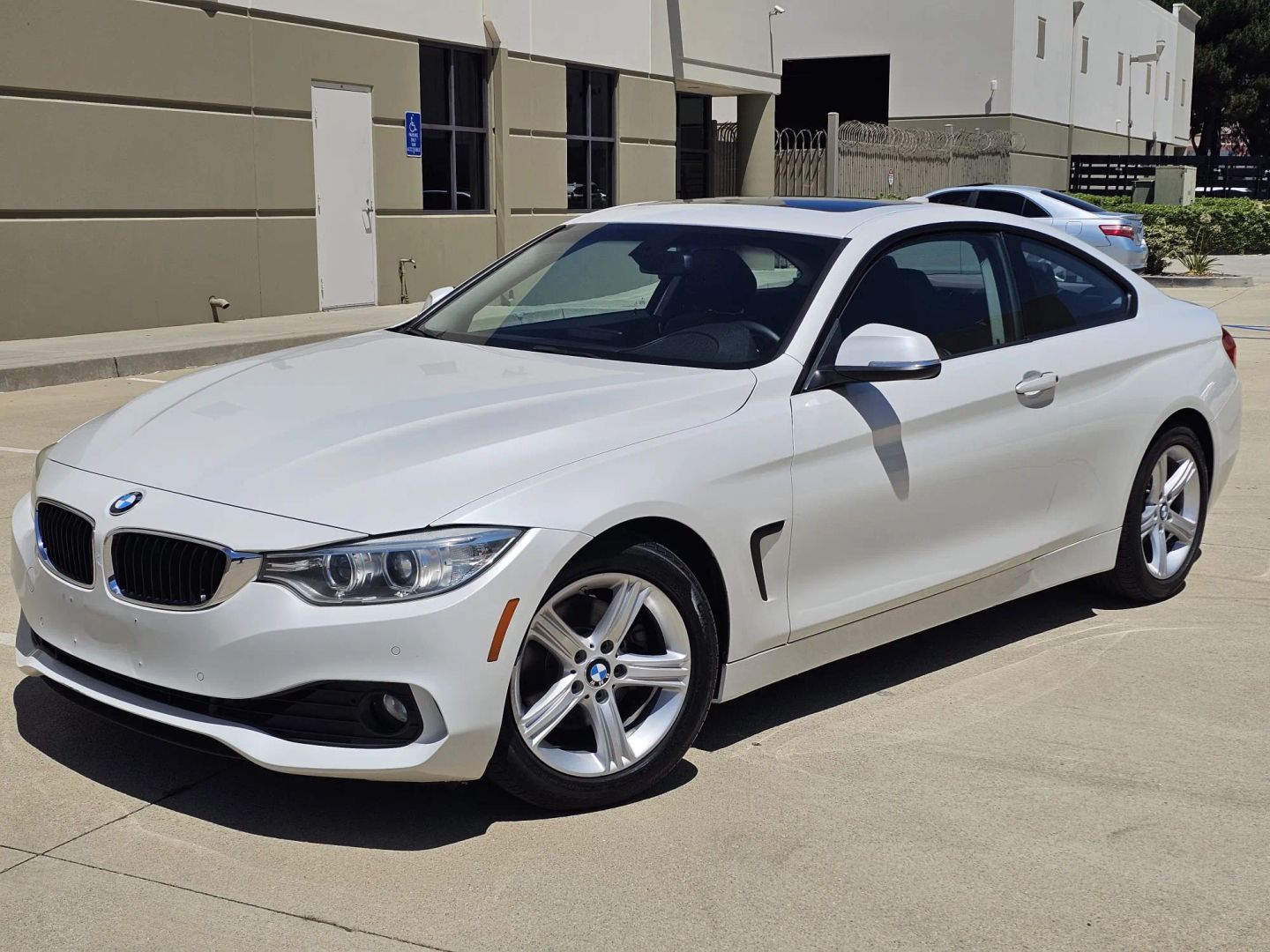BMW 4 Series photo 2