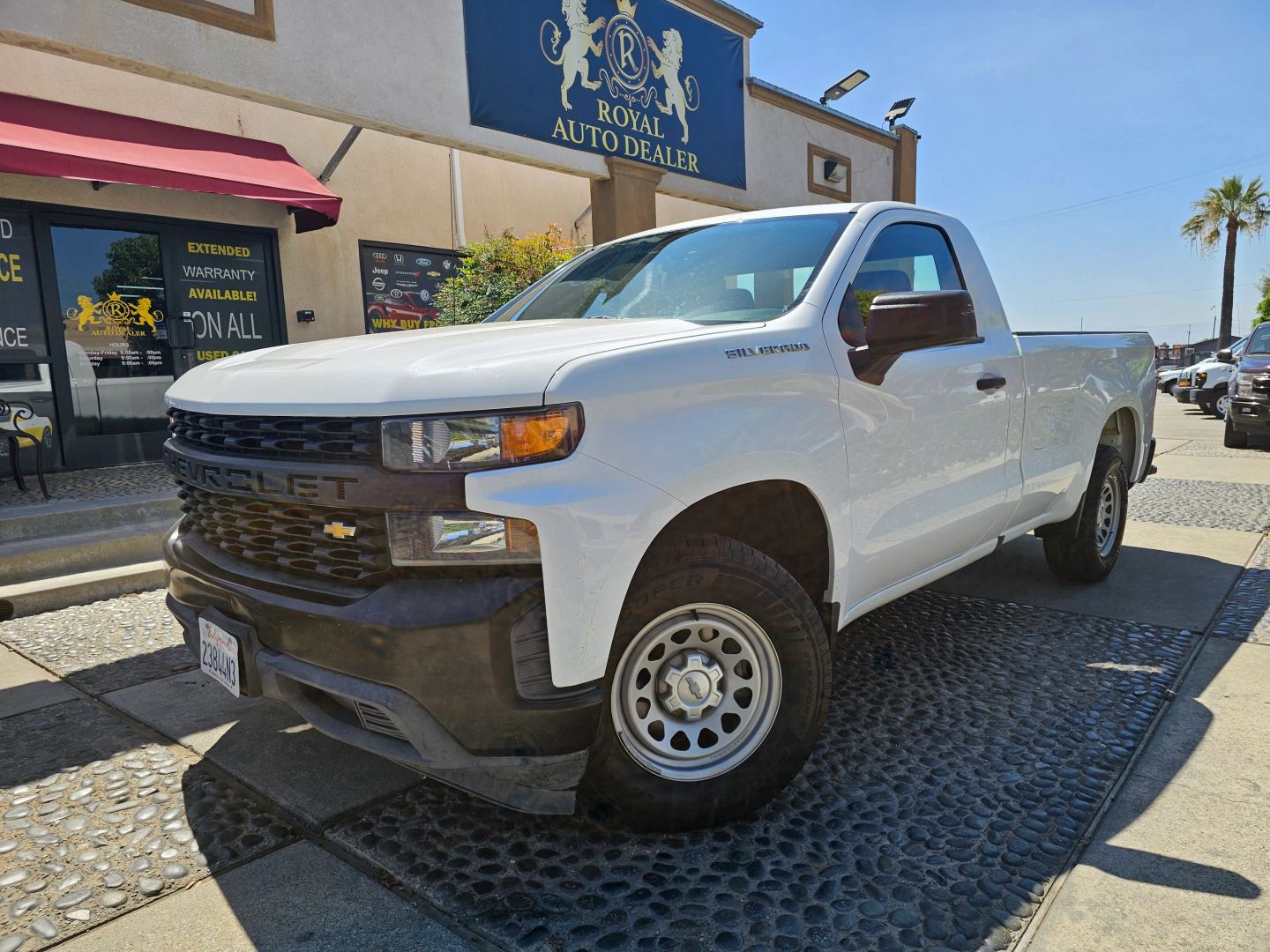 Chevrolet Silverado photo 2