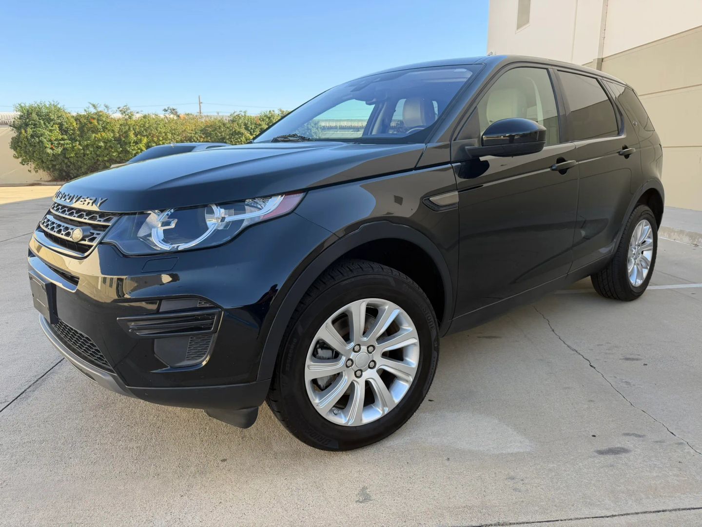 Land Rover Discovery Sport photo 2