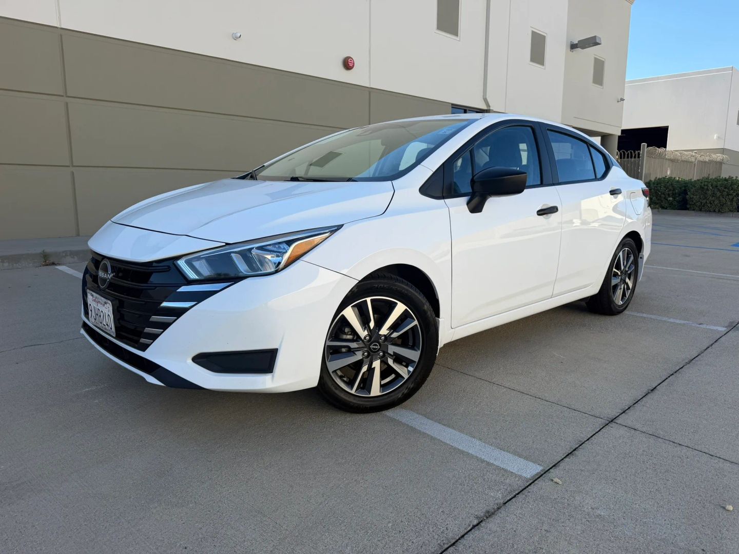Nissan Versa photo 2