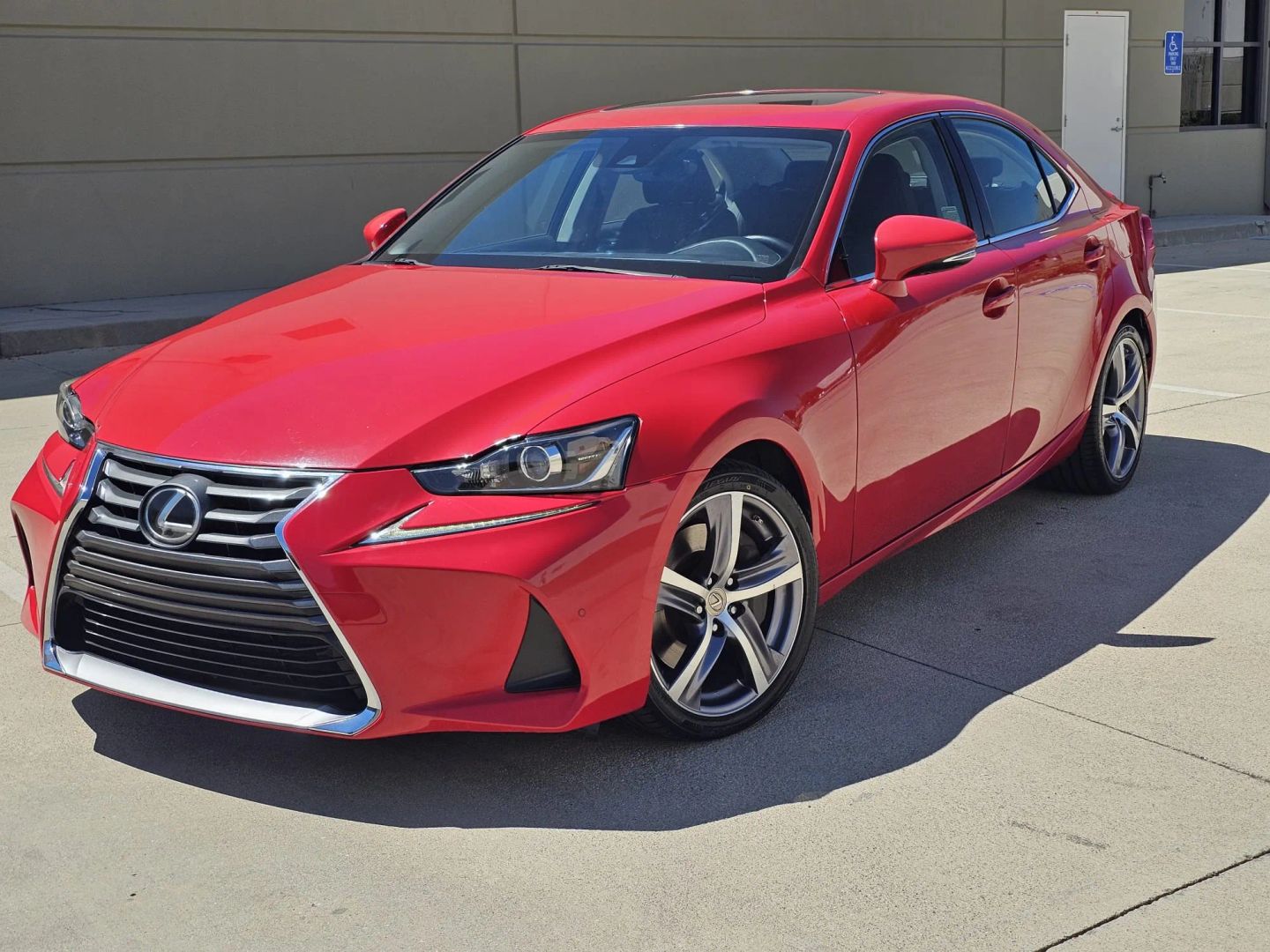 Lexus IS photo 2