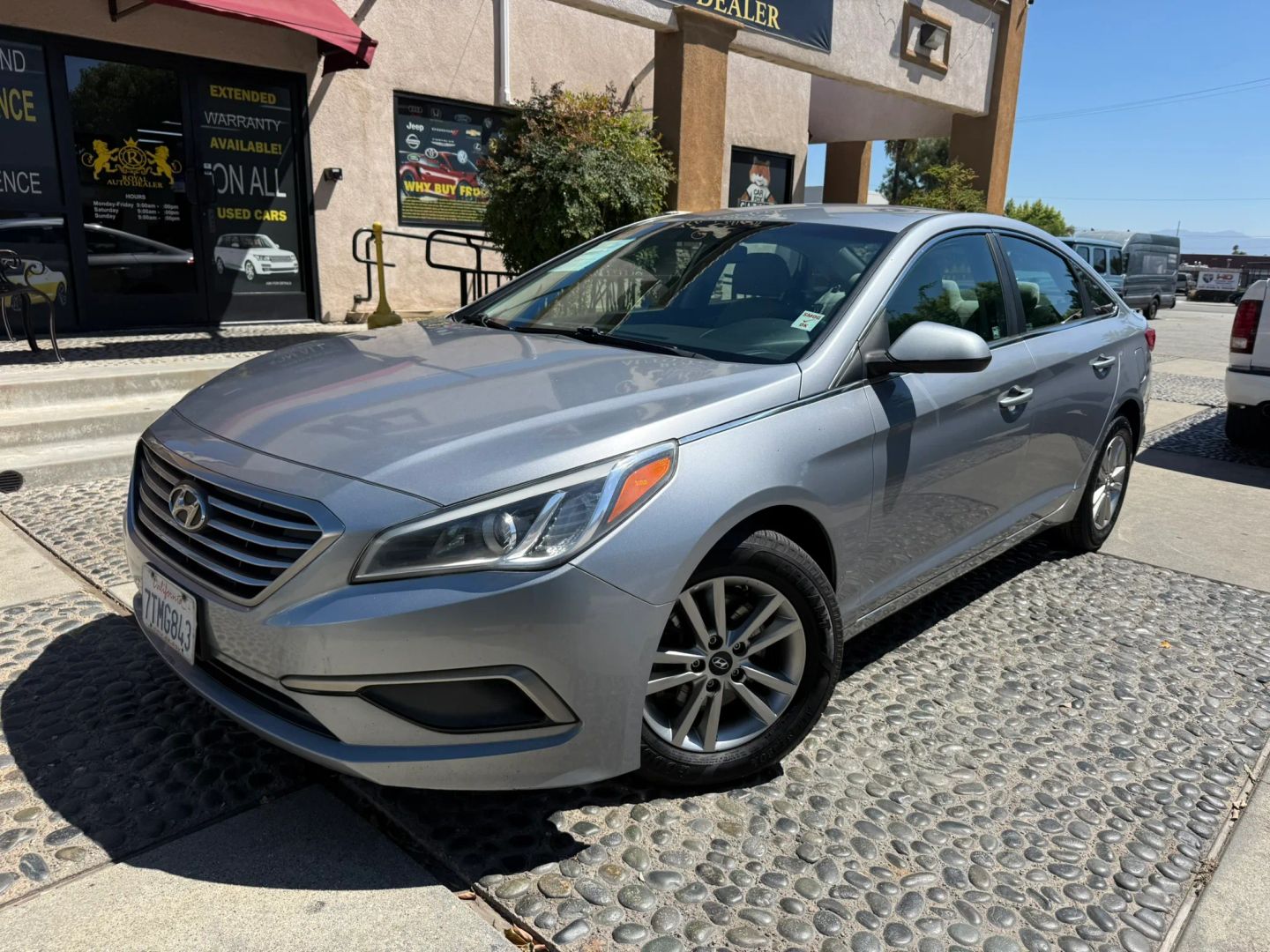 Hyundai Sonata photo 2