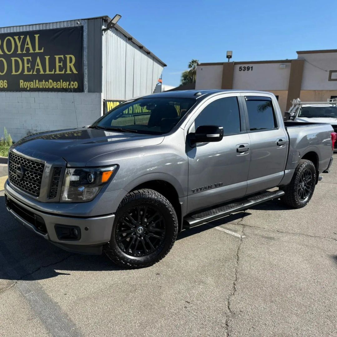 Nissan Titan photo 2
