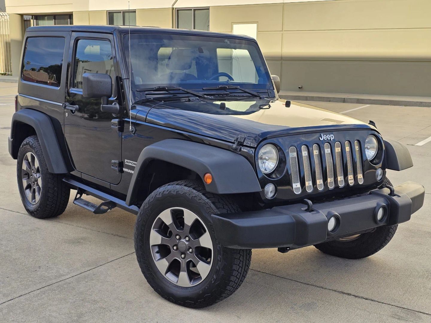 Jeep Wrangler photo 4
